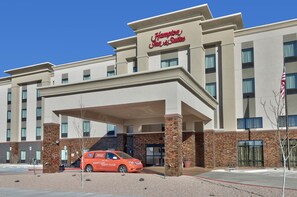 Exterior - Hampton Inn & Suites Albuquerque Airport (Albuquerque)