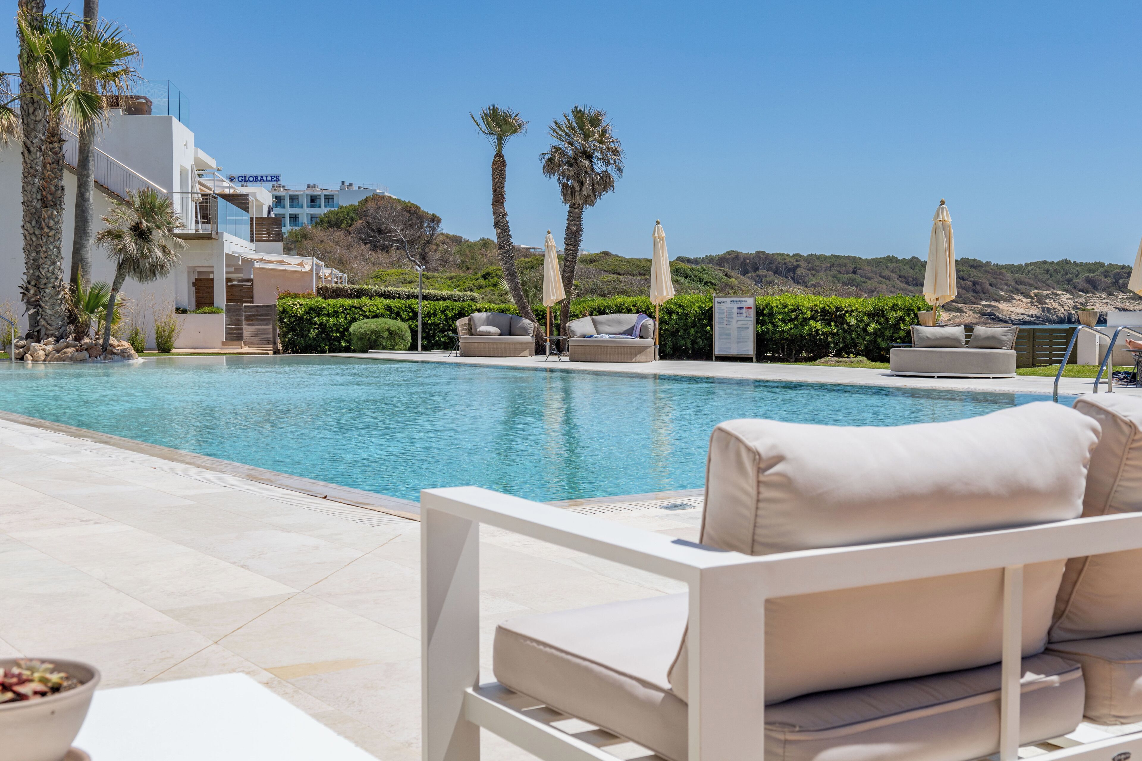 Alberca techada y alberca al aire libre por temporada