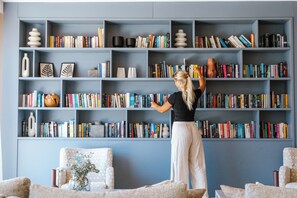 Library - Hotel Seth Santo Tomas (Es Migjorn Gran)
