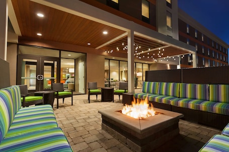 Terrace/patio. Home2 Suites by Hilton Champaign/Urbana