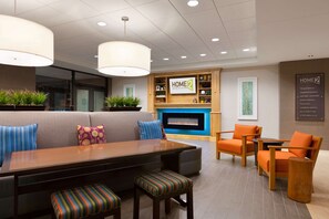Reception - Home2 Suites by Hilton Champaign/Urbana (Champaign)