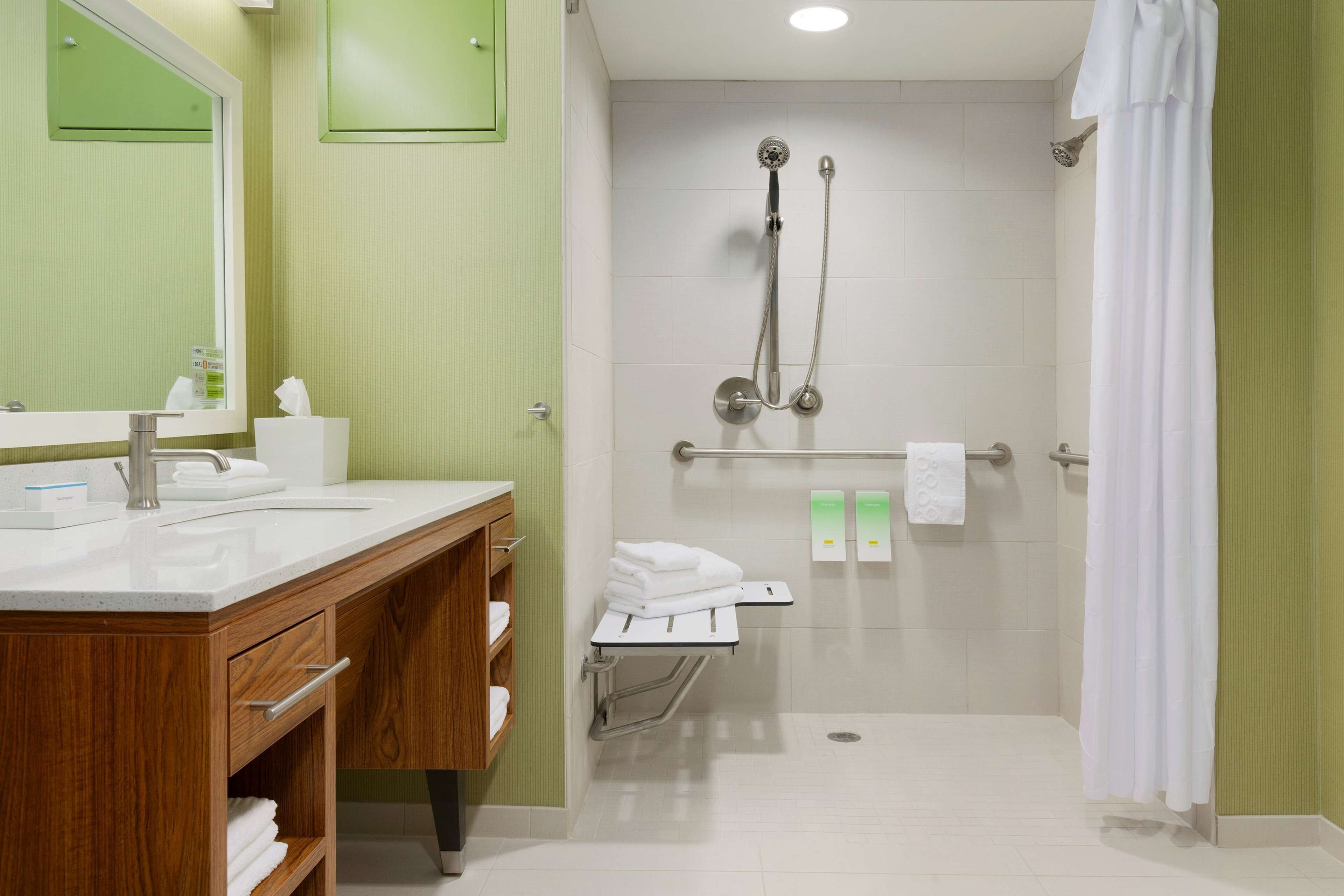 suite, 1 queen bed, accessible (roll-in shower) | bathroom | free toiletries, towels