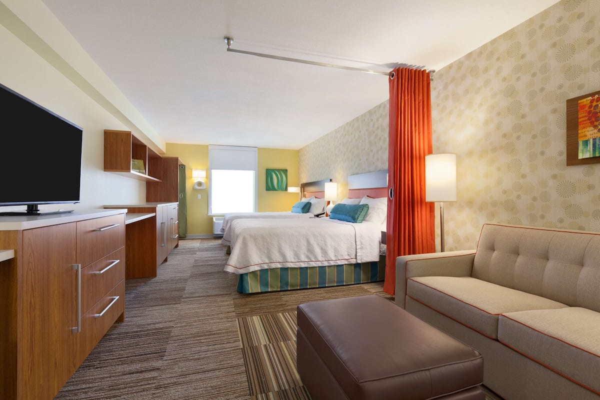 Studio, 2 Queen Beds | Hypo-allergenic bedding, in-room safe, desk, laptop workspace