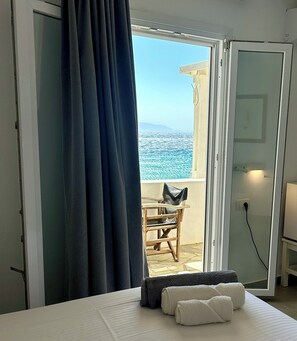 Individually decorated, individually furnished, free WiFi, bed sheets - Paros Philoxenia (Paros)