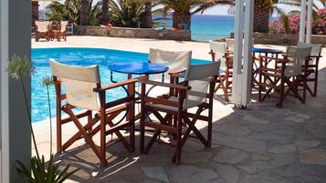 Poolside bar