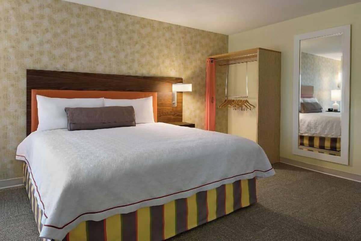 Premium bedding, minibar, in-room safe, laptop workspace