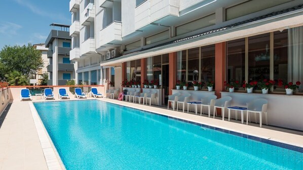 Sesongbasert utendørsbasseng