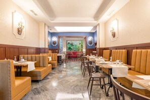 Dining - California (Málaga)