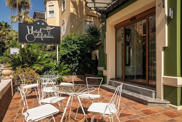 Outdoor dining - California (Málaga)