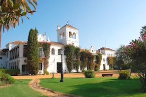 Fachada de la propiedad