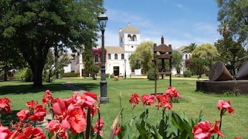Vista frontal de la propiedad