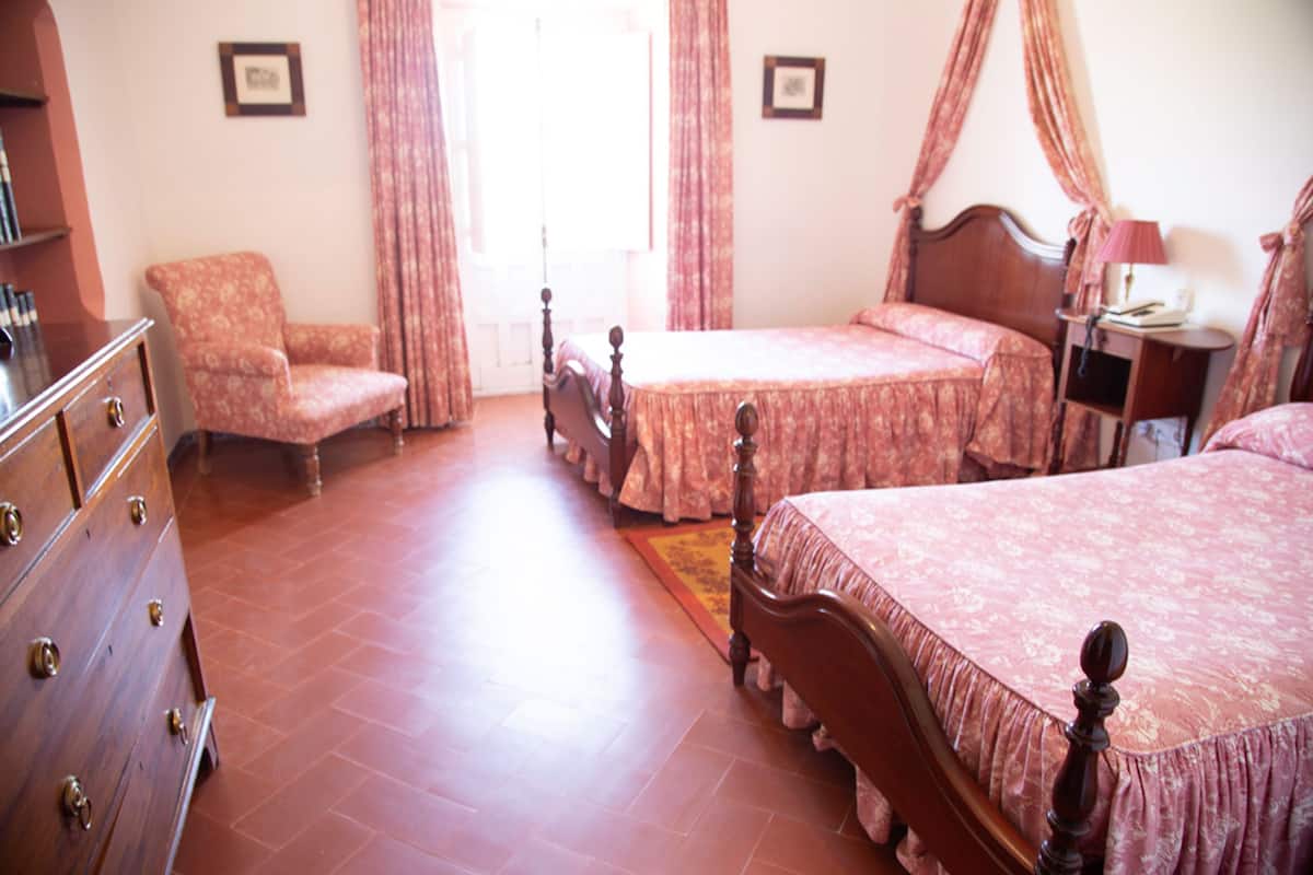 Chambre supérieure double, vue sur le jardin | Lit de bébé (gratuit), lit d’appoint (supplément), accès à Internet
