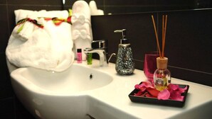 Junior Suite | Bathroom sink - Live09 B&B Design (Pisa)