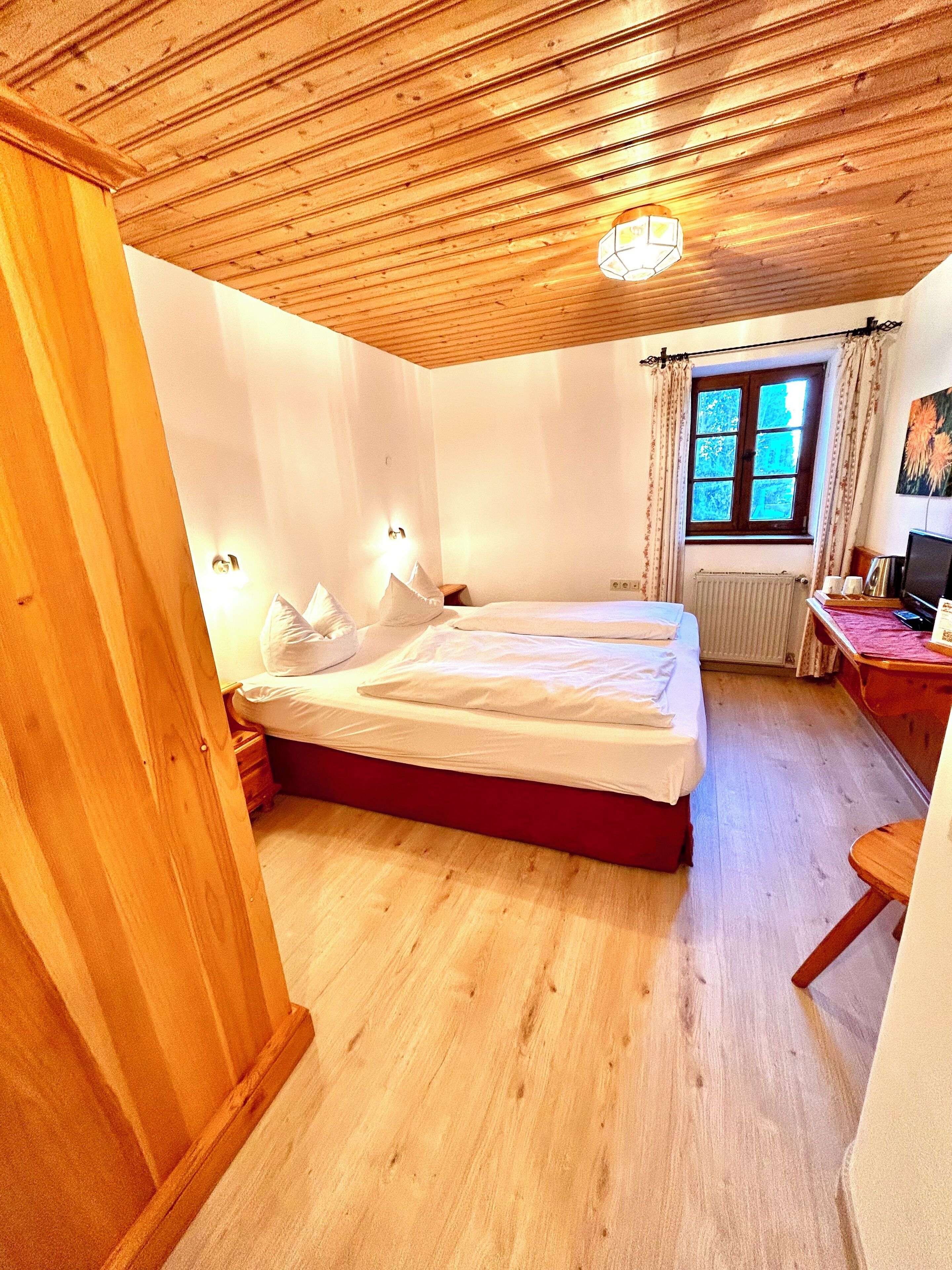 Free WiFi, bed sheets