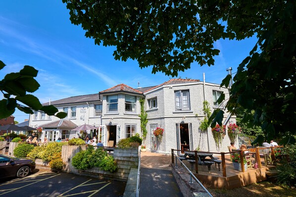 Front of property - The Jug & Bottle (Wirral)