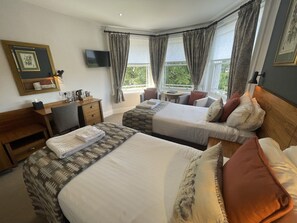 Standard Twin Room | Desk, free WiFi, bed sheets - The Jug & Bottle (Wirral)