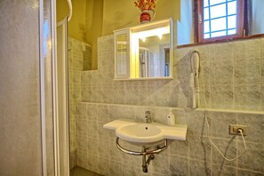 Panoramic Villa, 6 Bedrooms (Poggio Conca) | Bathroom sink - Poggio Conca (Greve in Chianti)