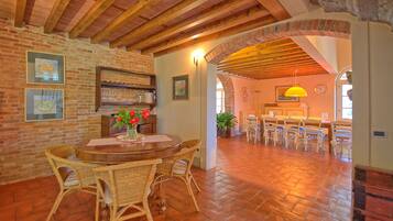 Villa panoramica, 5 camere da letto (Villa Fontine) | Pasti in camera