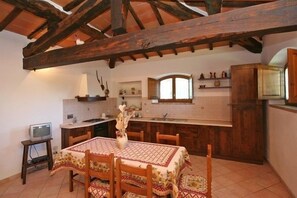 Apartamento panorâmico, 2 quartos (Pienza b) | Cozinha privada | Geladeira, cooktop