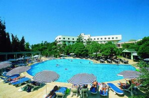 حمّام سباحة خارجي