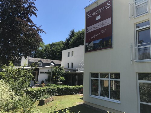 SCHROEDERS Stadtwaldhotel