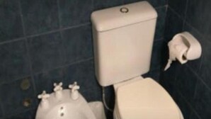 A bathroom with a toilet, bidet, and a paper towel dispenser. - Alcor Hotel (Mendoza)