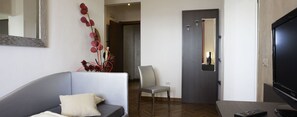 Suite | Living area | Flat-screen TV - Hotel Astoria (Fermo)