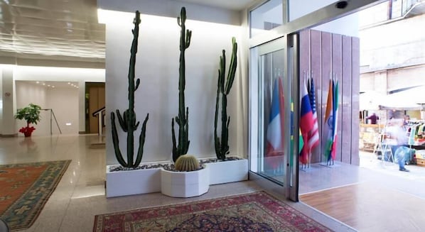 Interior entrance - Hotel Astoria (Fermo)