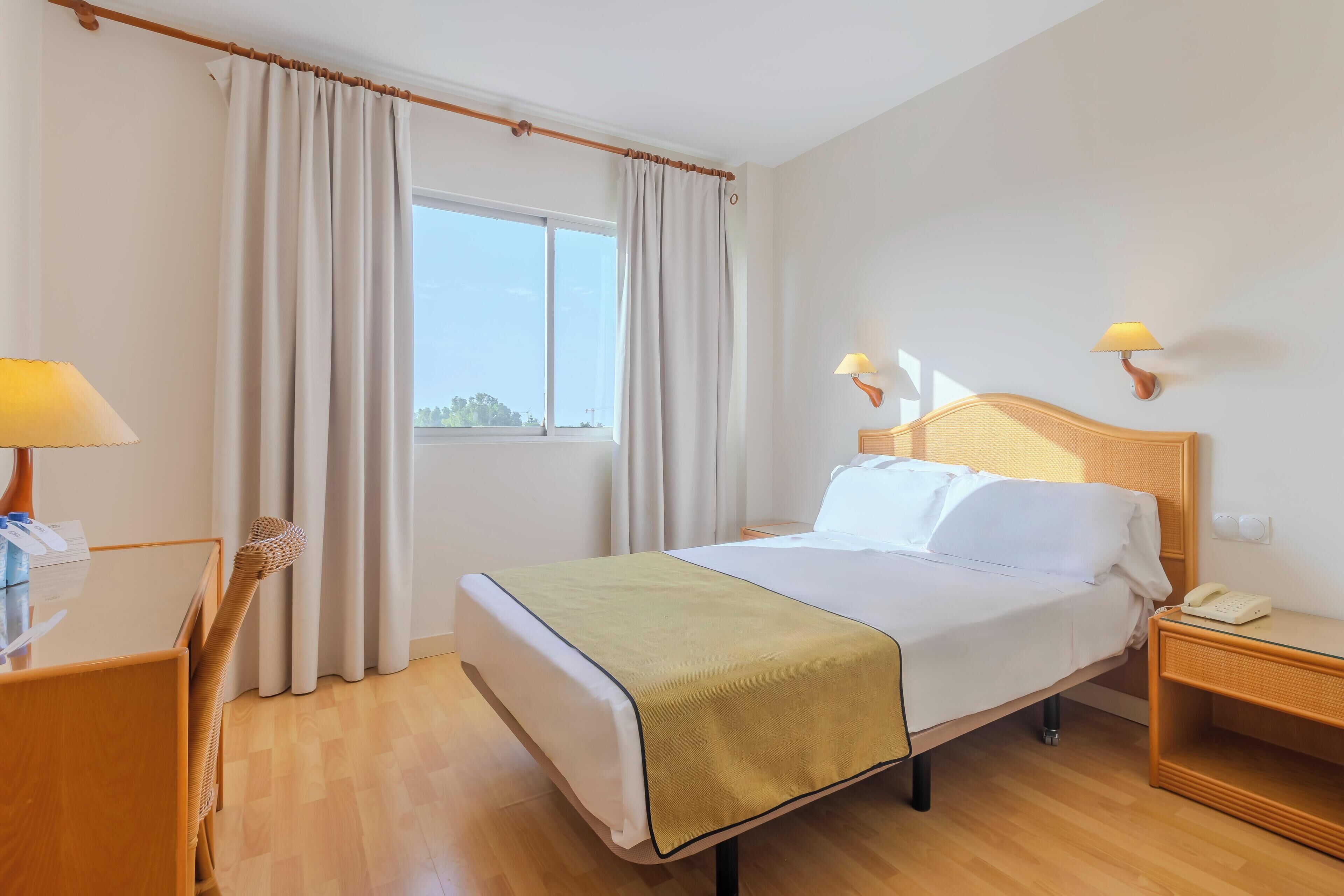 Minibar, caja de seguridad en la habitación, escritorio y wifi gratis 