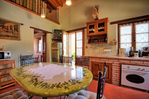 House, 3 Bedrooms, Private Pool | Private kitchen | Full-sized fridge, microwave, stovetop, coffee/tea maker - Villa Margherita Due (Cortona)