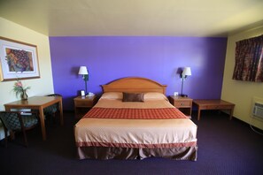Premium bedding, iron/ironing board, cribs/infant beds, free WiFi - Shamrock Country Inn (Shamrock)