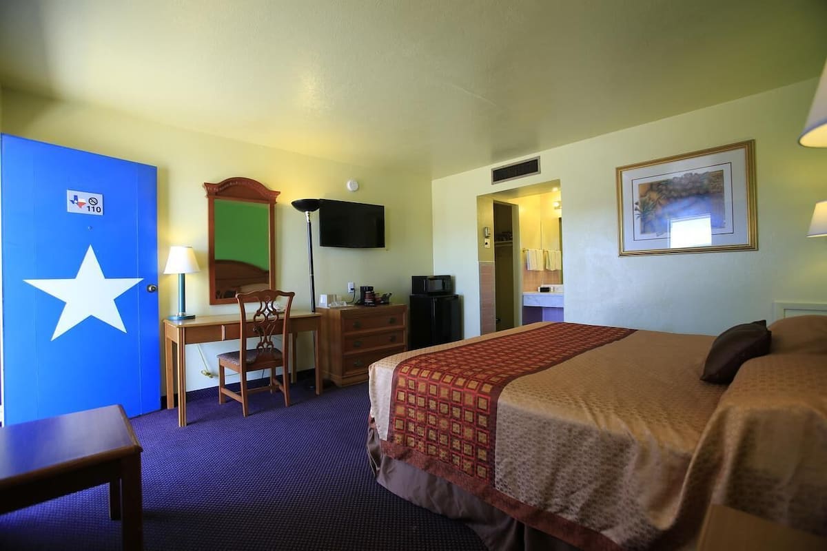 Standard Room, 1 Bedroom | Premium bedding, iron/ironing board, cots/infant beds, free WiFi