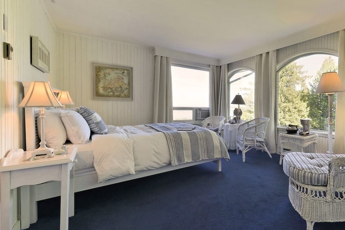 standard room | premium bedding, iron/ironing board, free wifi