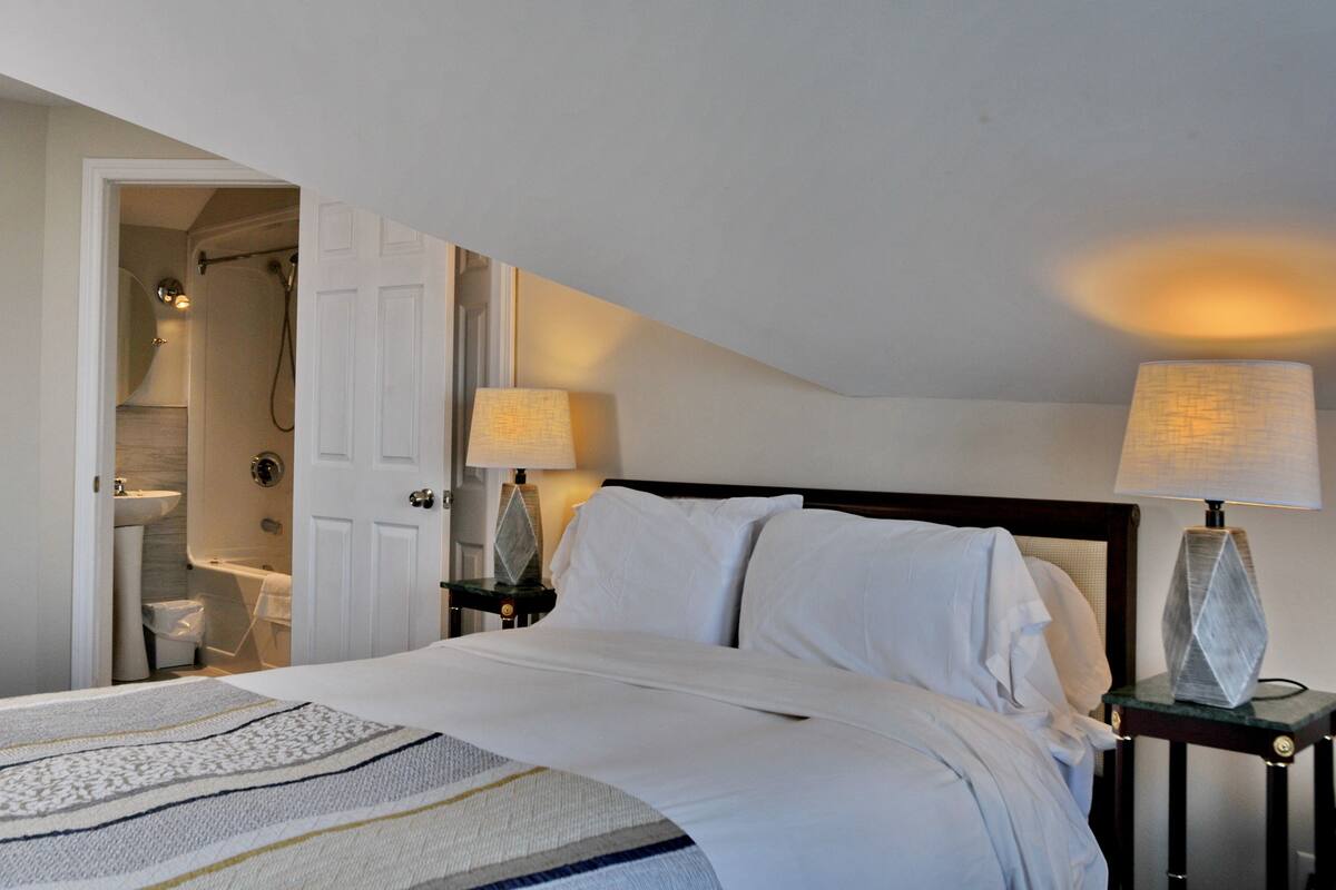 Standardzimmer | Hochwertige Bettwaren, Bügeleisen/Bügelbrett, kostenloses WLAN