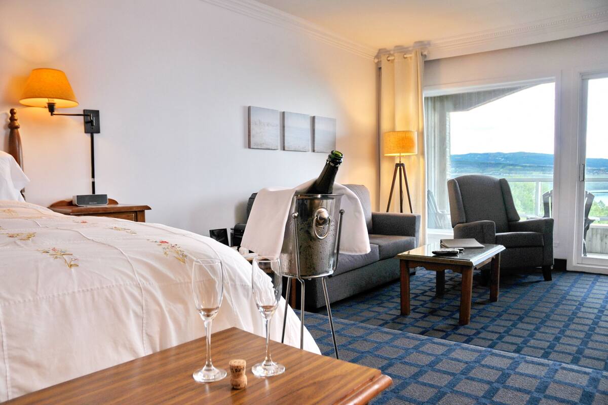 deluxe room | premium bedding, iron/ironing board, free wifi