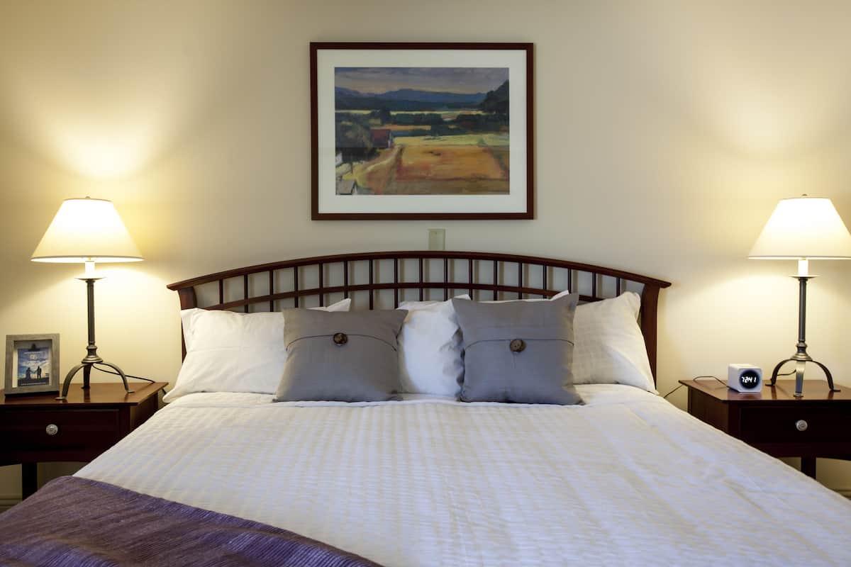 room, 1 king bed | desk, iron/ironing board, cots/infant beds, rollaway beds