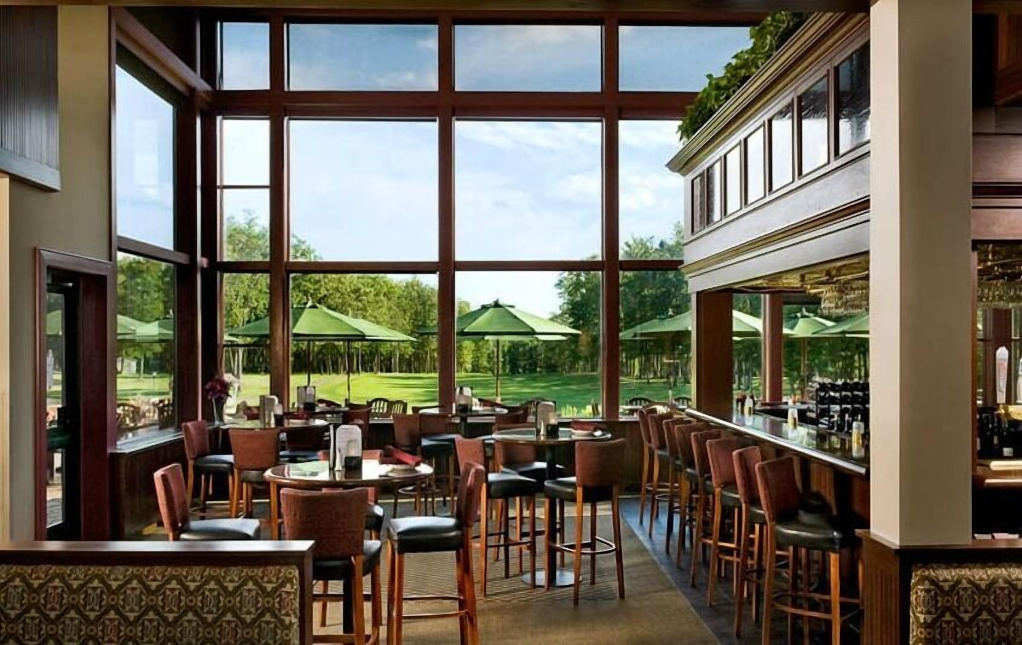 2 restaurants, lunch, dinner served; american cuisine