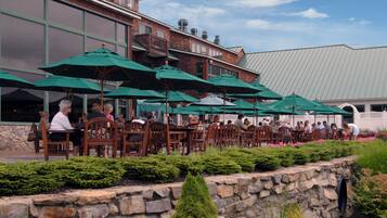 2 restaurants, lunch, dinner served; American cuisine