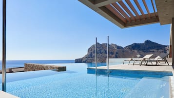 Indoor pool, seasonal outdoor pool, sun loungers