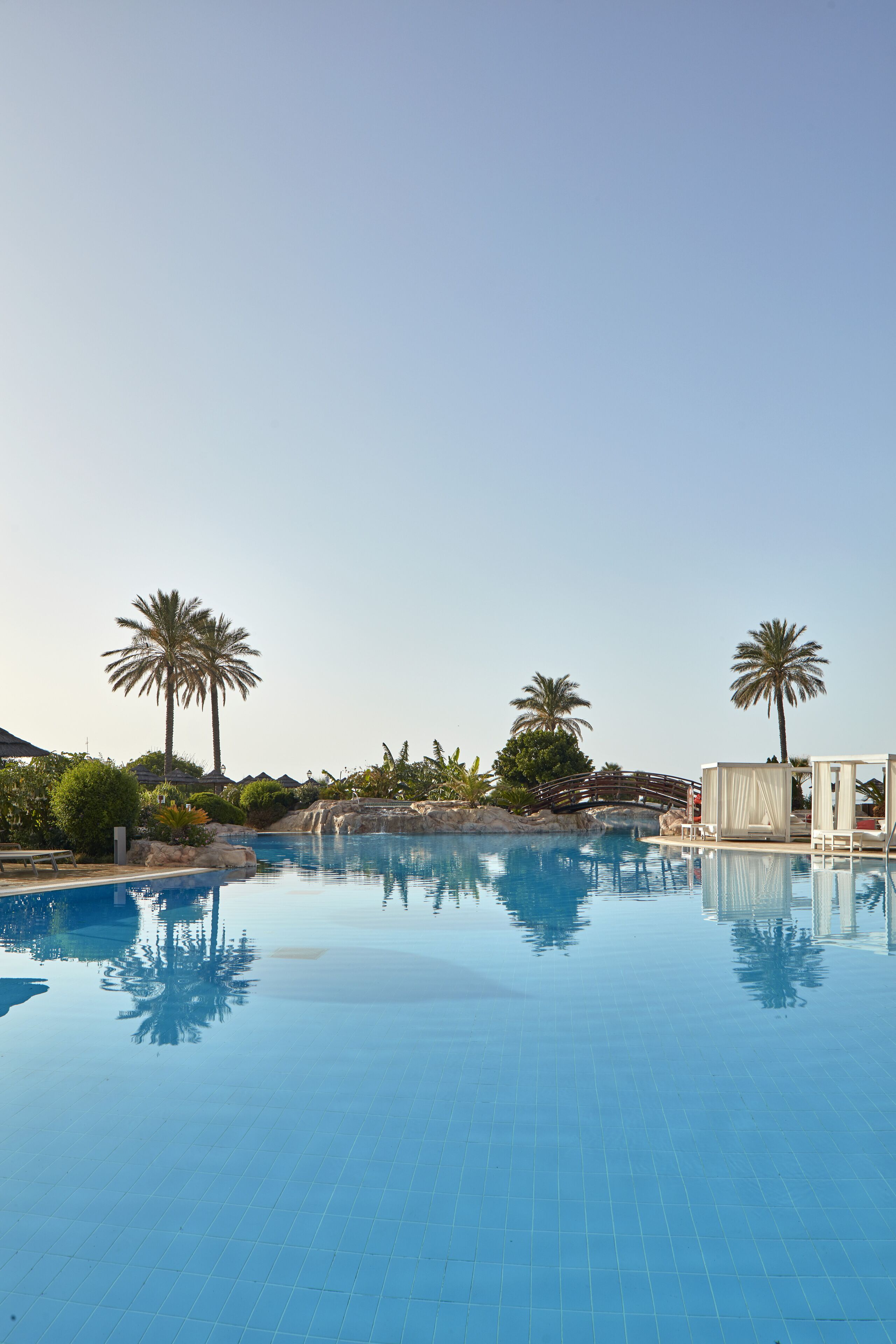 Piscina interna, piscina externa sazonal, espreguiçadeiras