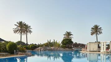 Indoor pool, seasonal outdoor pool, pool loungers