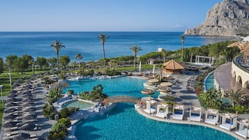 Piscina interna, piscina externa sazonal, espreguiçadeiras