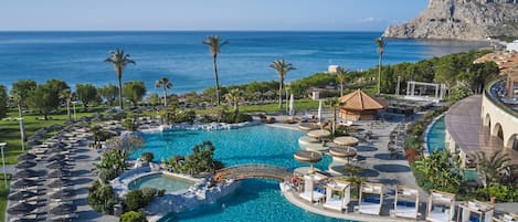 Indoor pool, seasonal outdoor pool, pool loungers