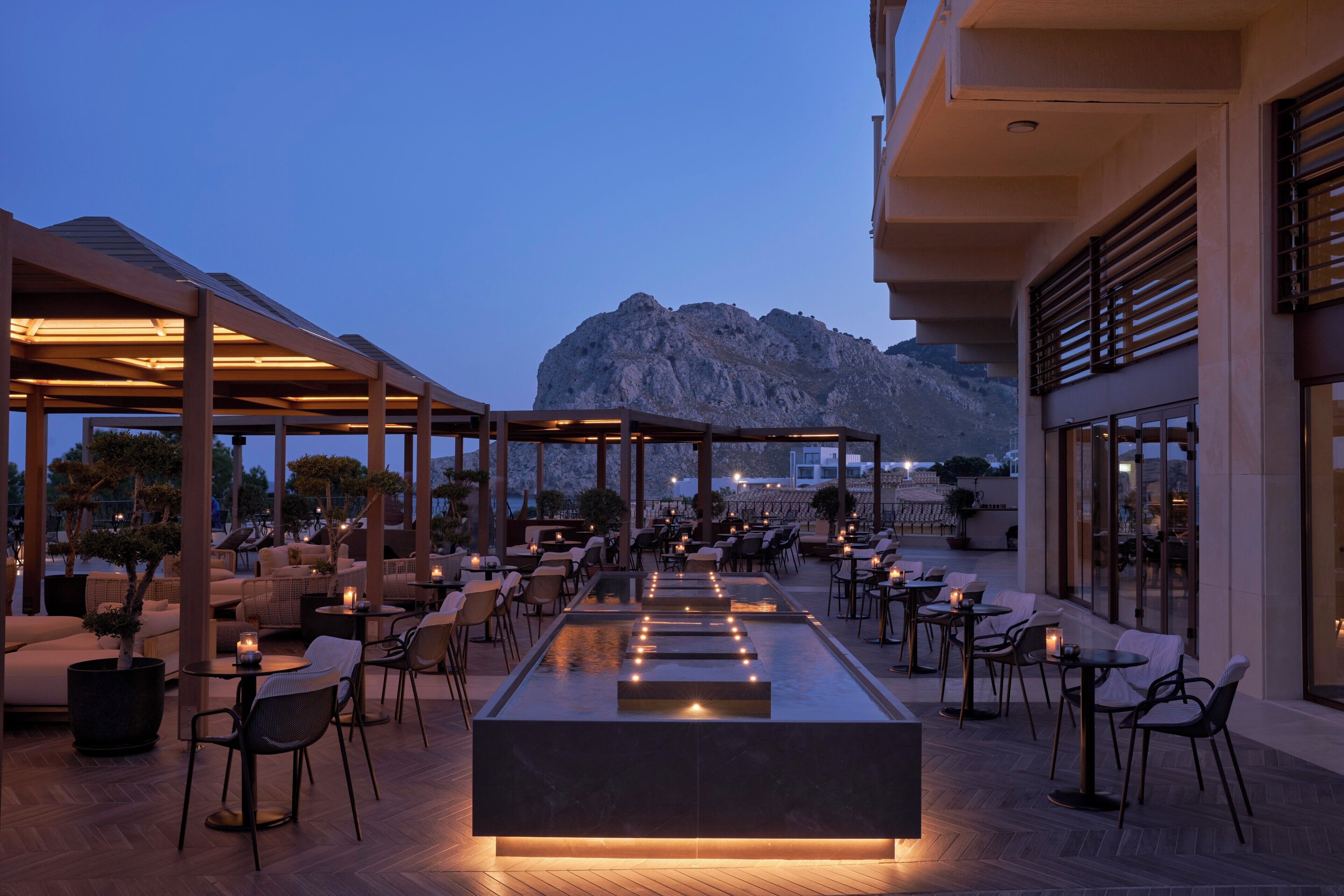 3 Bars/Lounges