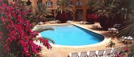 Piscine couverte, piscine extérieure