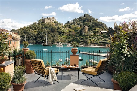 ์ค์ํธ, ํ
๋ผ์ค, ๋ฐ๋ค ์ ๋ง (Ava Gardner) | ํ
๋ผ์ค/ํํฐ์ค