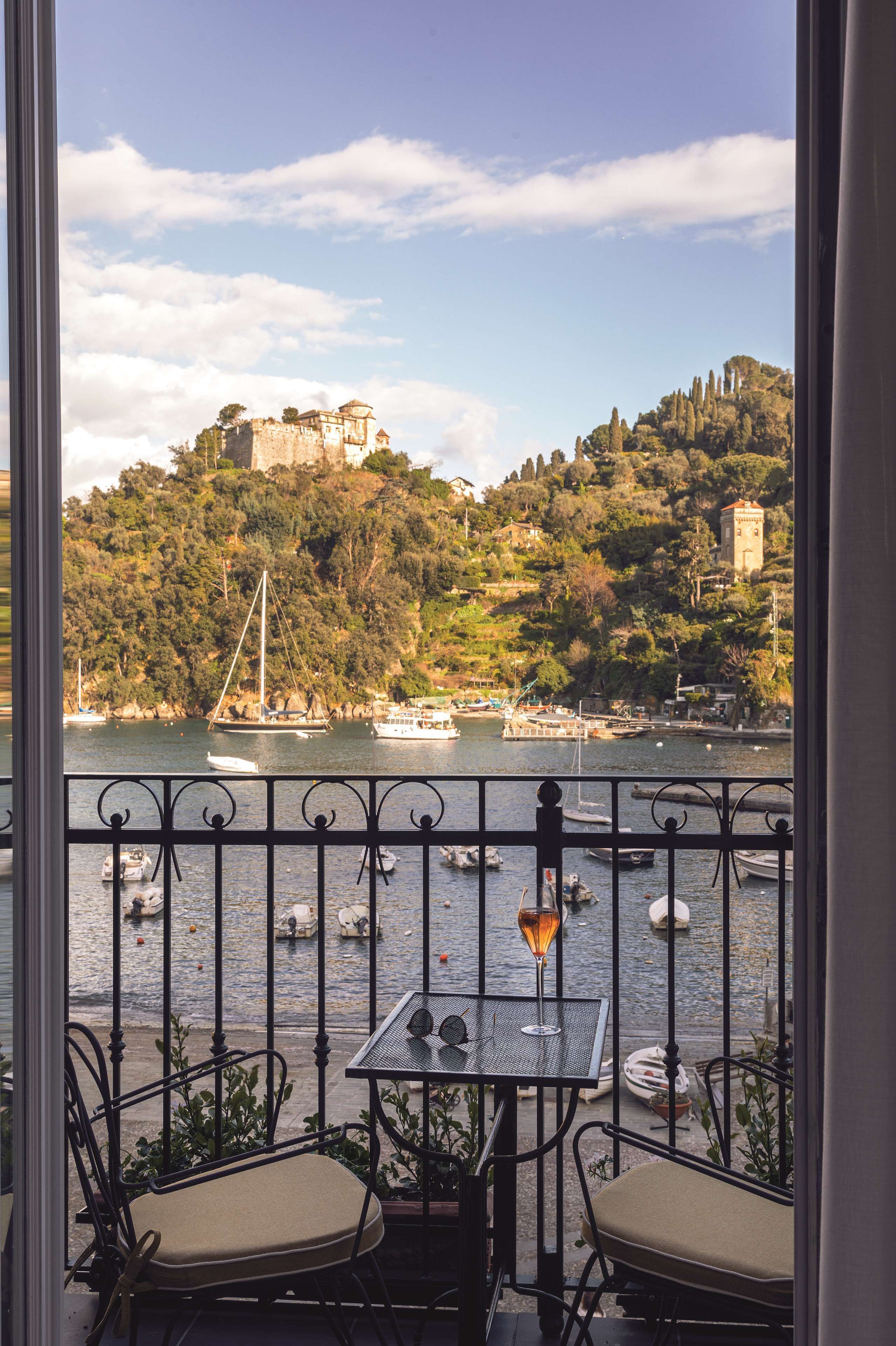 주니어 스위트, 발코니, 바다 전망 | 오리/거위털 이불, 미니바, 객실 내 금고, 각각 다르게 가구 비치