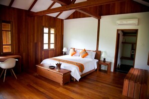 Karen Family Duplex | Minibar, in-room safe, desk, rollaway beds - Keinnara Hpa An (Hpa-An)