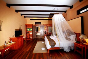 Vila Deluks | Minibar, brankas, meja kerja, dan tirai kedap cahaya