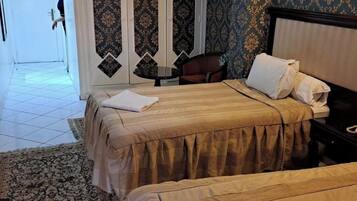 Family Room, City View (6 Pax)